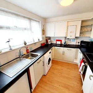  Apartment Town Centre 2 Bedroom United Kingdom